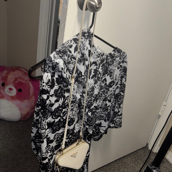 Authentic Prada Vernice Ivory Triangle Mini contenitori Bag - Picture 11 of 12